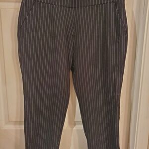 Elegant Black Pinstripe Women's Stretch Capri Pants